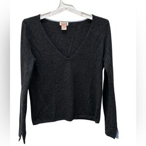 PINK PINEAPPLE 100% Cashmere Sweater size Medium gray